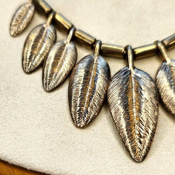 🔥$5/$25 Golden Leafy Necklace - Picture 5 of 8